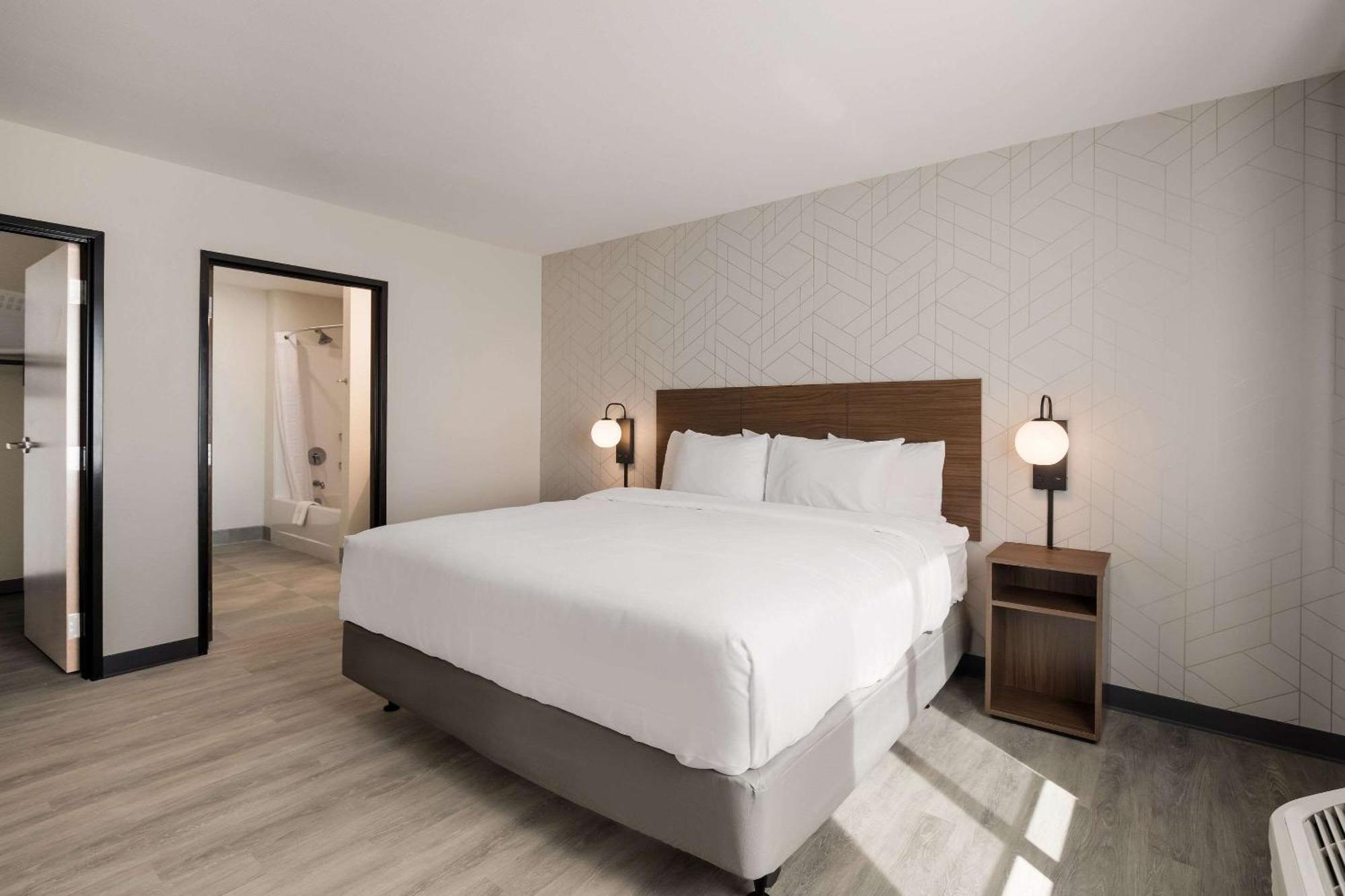 Everhome Suites Corona Eksteriør bilde