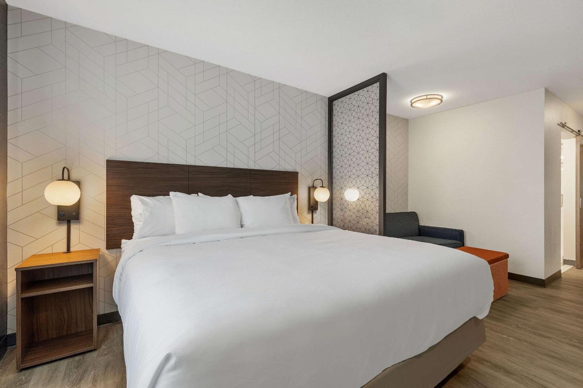 Everhome Suites Corona Eksteriør bilde
