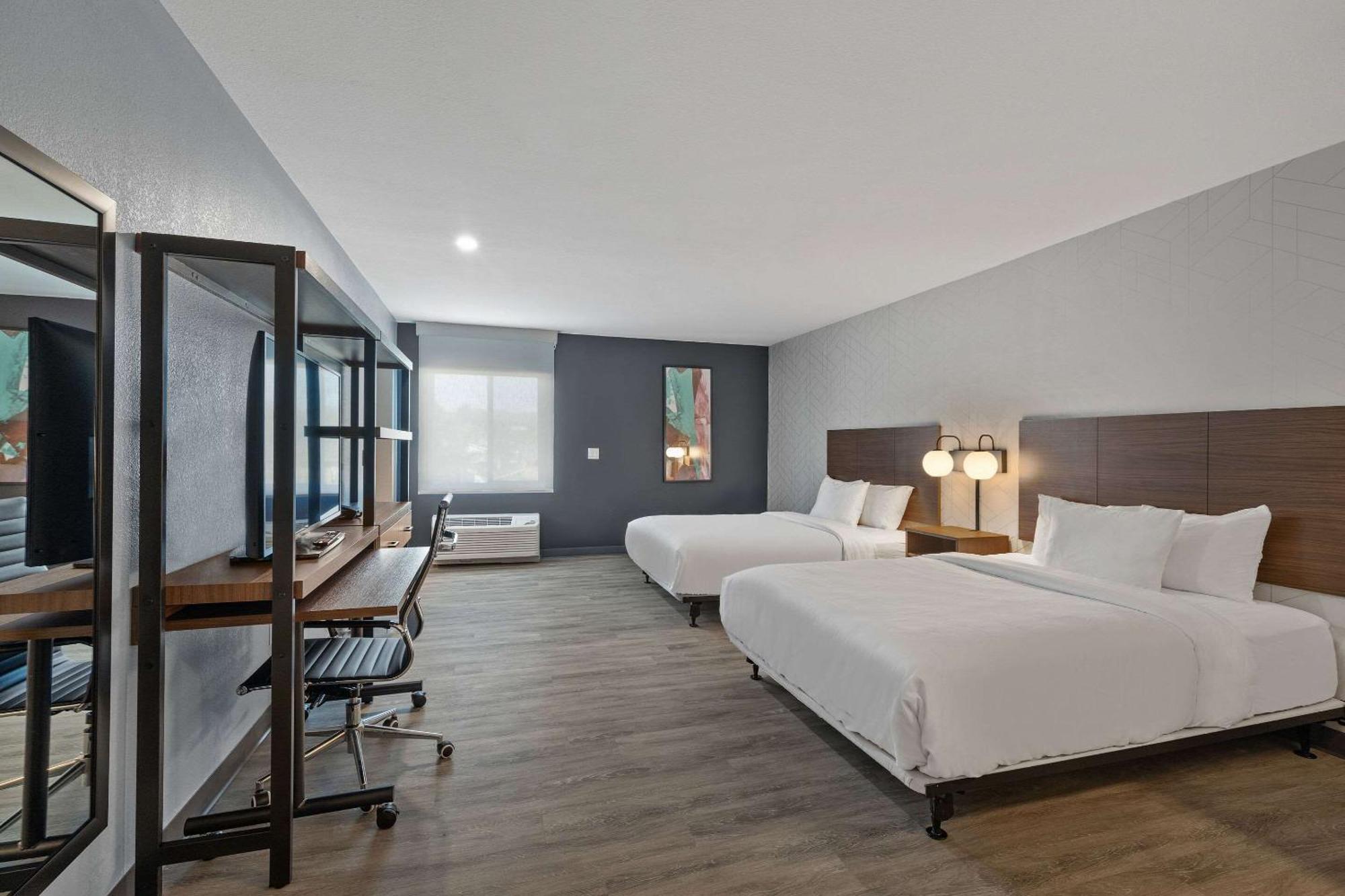Everhome Suites Corona Eksteriør bilde