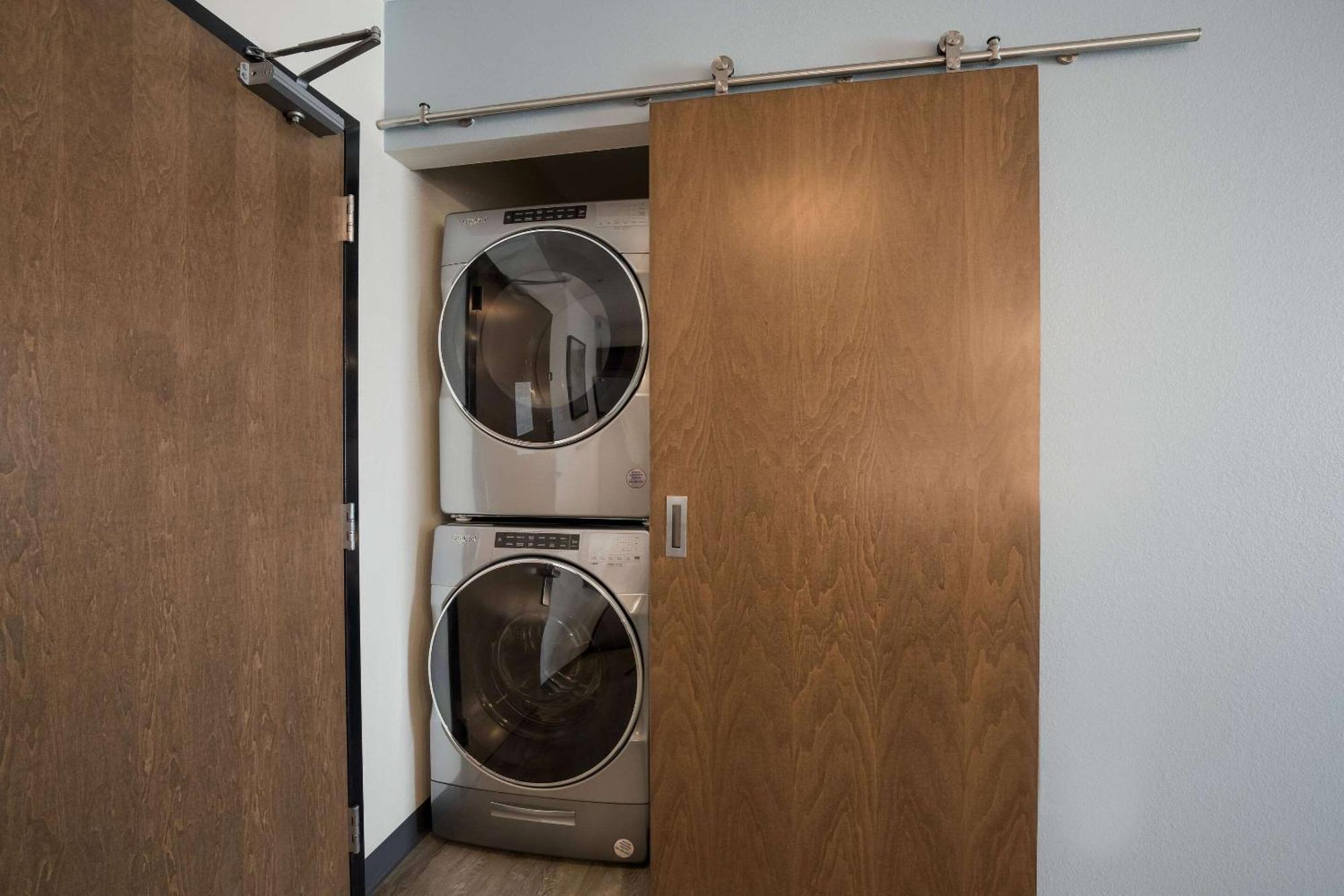 Everhome Suites Corona Eksteriør bilde