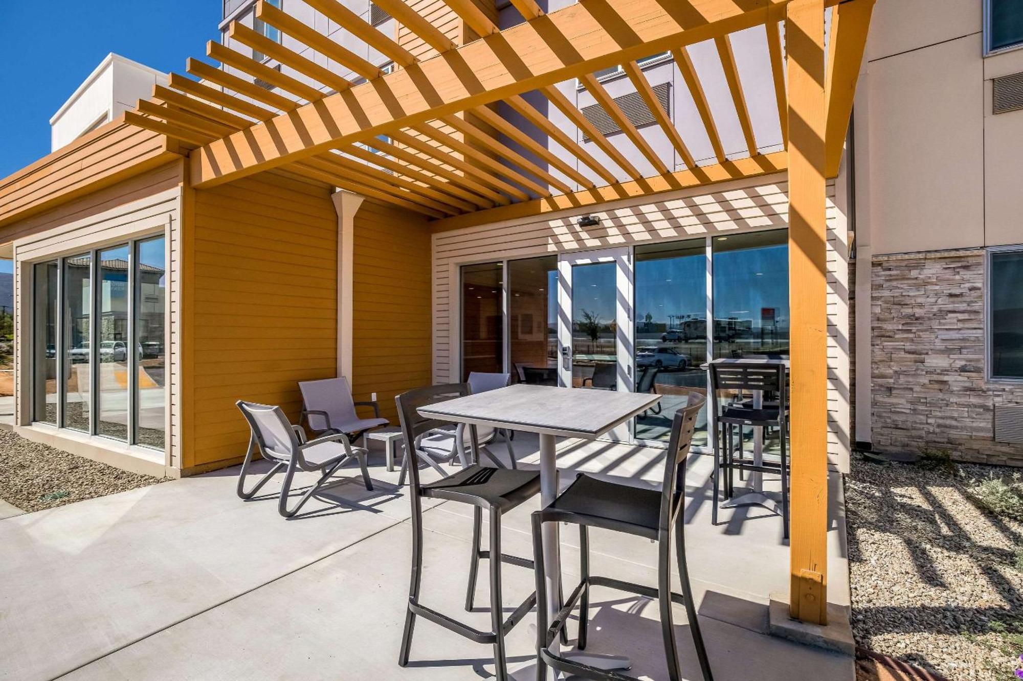 Everhome Suites Corona Eksteriør bilde